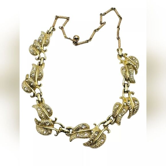 Vintage KRAMER Signed Rhinestone Leaf Necklace Gold Tone 17"
